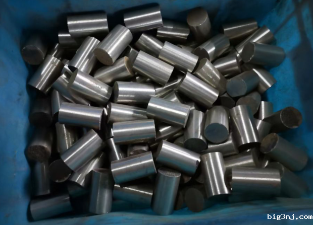 2021年钕铁硼毛坯 钐钴的产量各有多少吨？