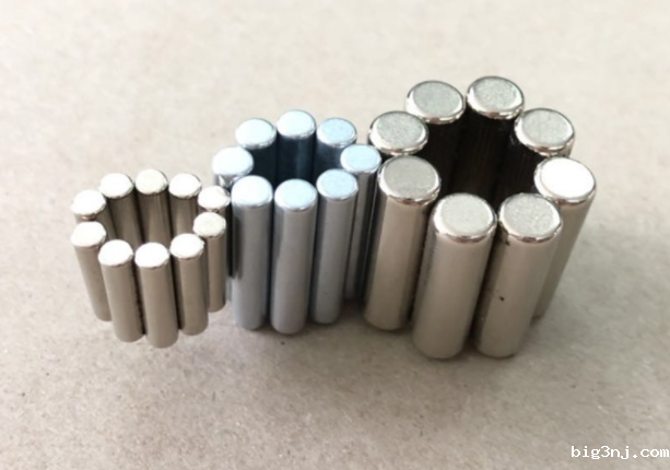 径向磁铁圆柱状，侧面吸