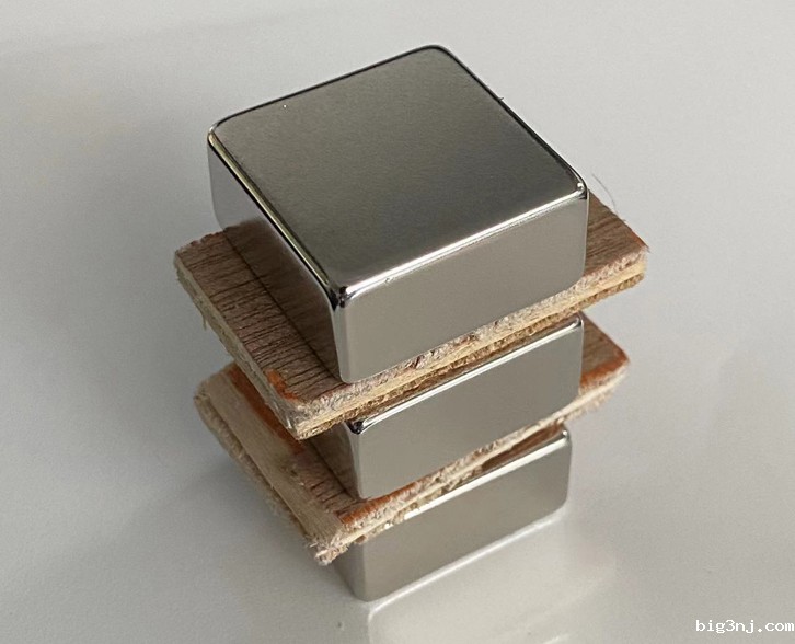 2cm(20mm)厚的稀土钕磁铁方块