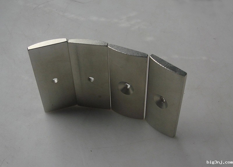 带沉孔的钕弧形磁铁磁瓦