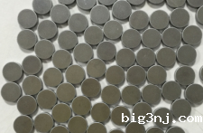 磁铁在酸碱盐三种溶液中镀派瑞林保护效果最好