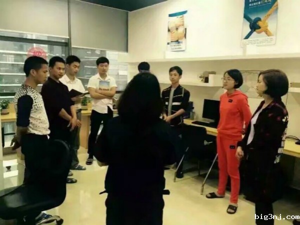 必威西蒙体育官网员工开会