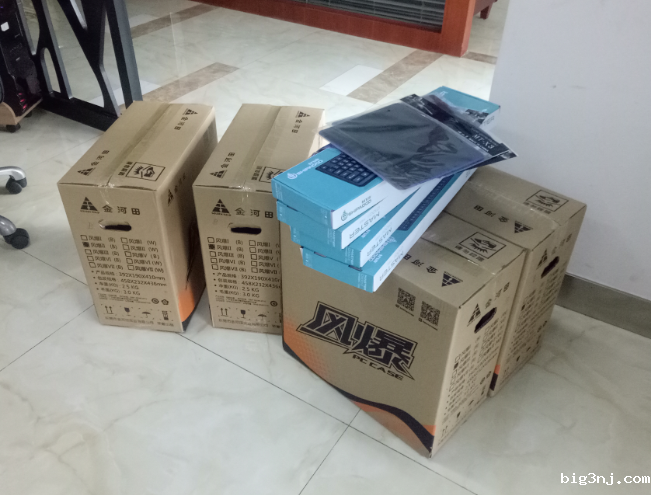 公司新买的电脑主机