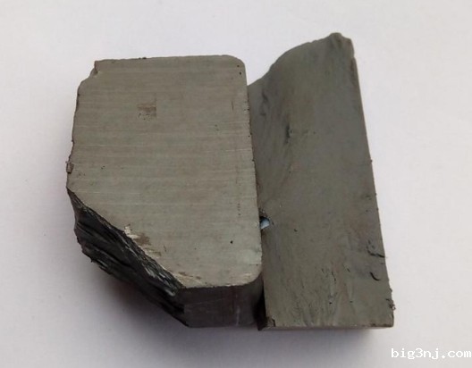 破裂的铁氧体磁铁