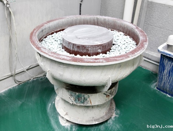 磁铁震磨倒角机